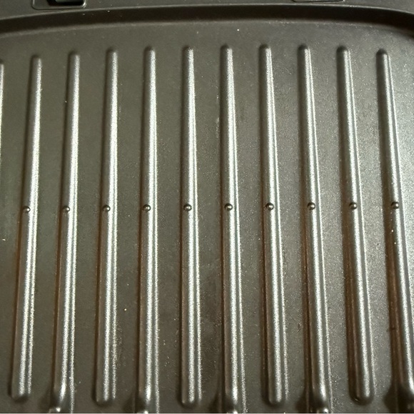 GEORGE FOREMAN BLACK ELECTRIC NON STICK GRILL AND PANINI PRESS - Picture 6 of 7